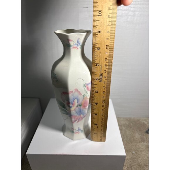 Aynsley Bone China Vase Little Sweetheart Floral Scalloped Edge Butterfly 9" - Picture 5 of 7